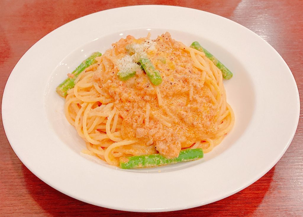 カフェブラン学園店の大山豚とアスパラガスのクリームボロネーゼ