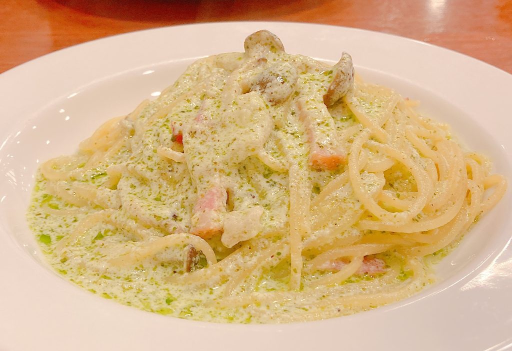 カフェブラン学園店のベーコンとキノコのバジルクリームソーススパゲッティ